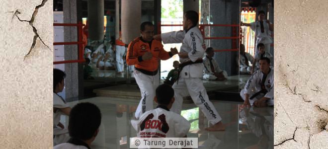 Melaksanakan pelatihan di Kawah Derajat Bandung